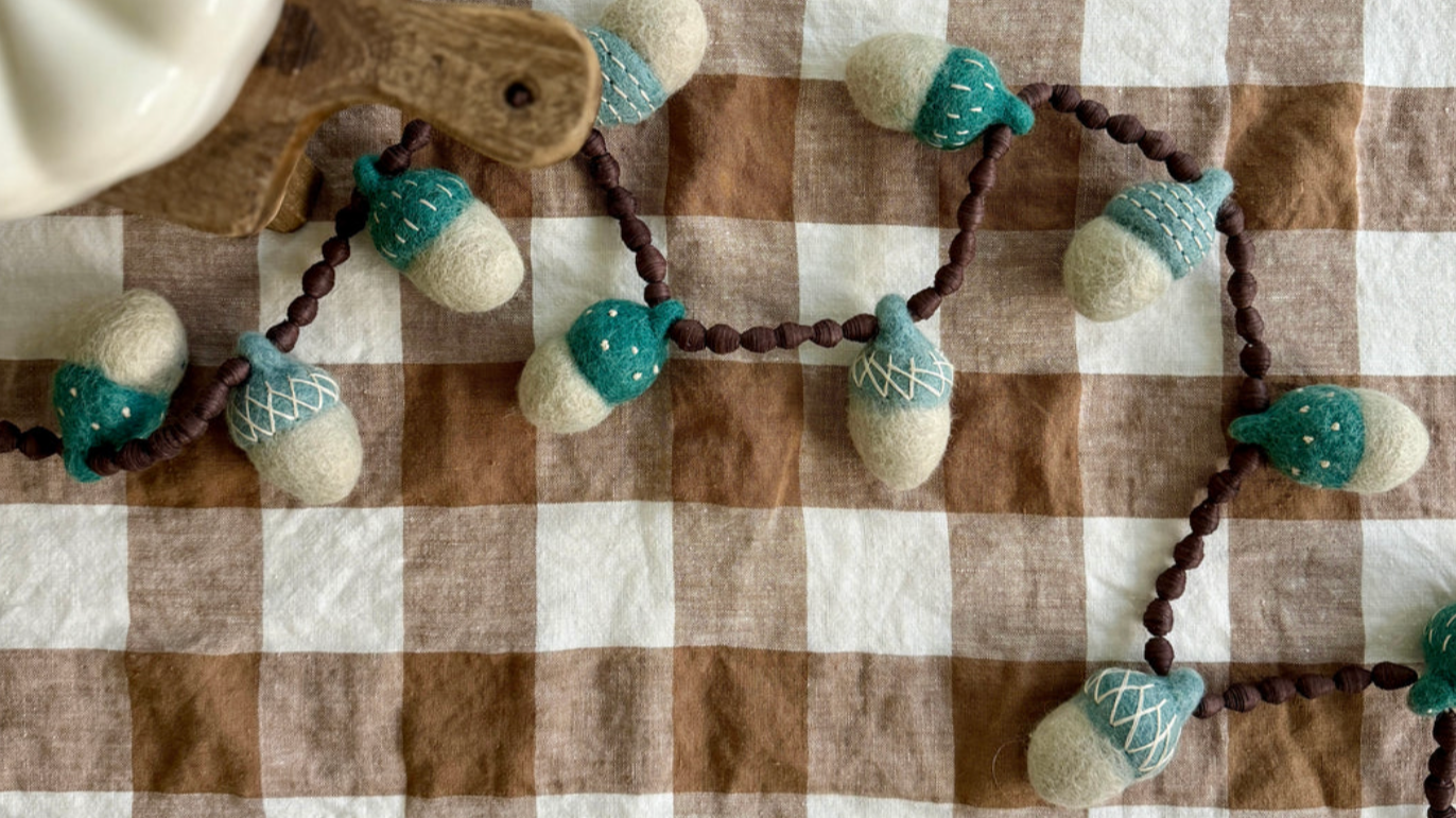 Acorn_Garland