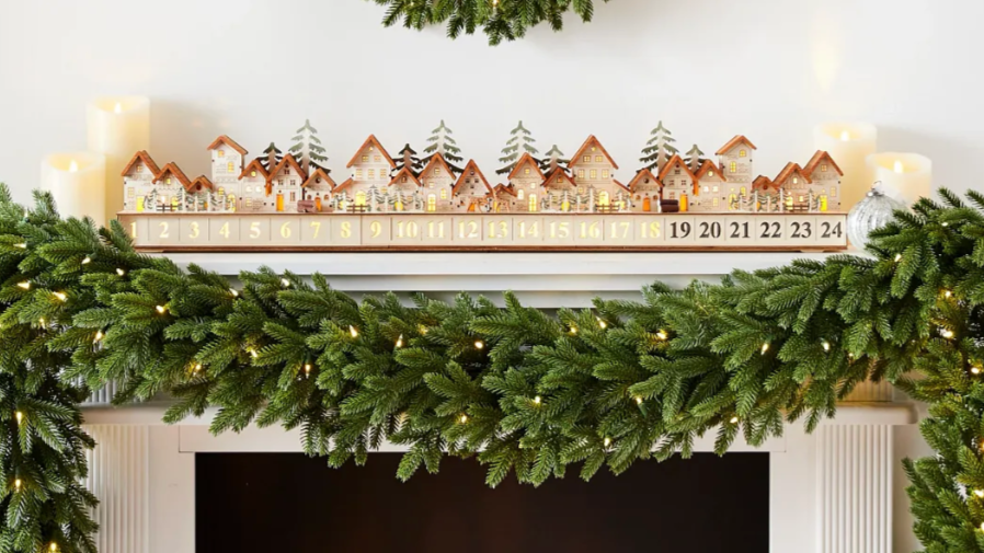 Lit_Wooden_Christmas_Advent_Calendars