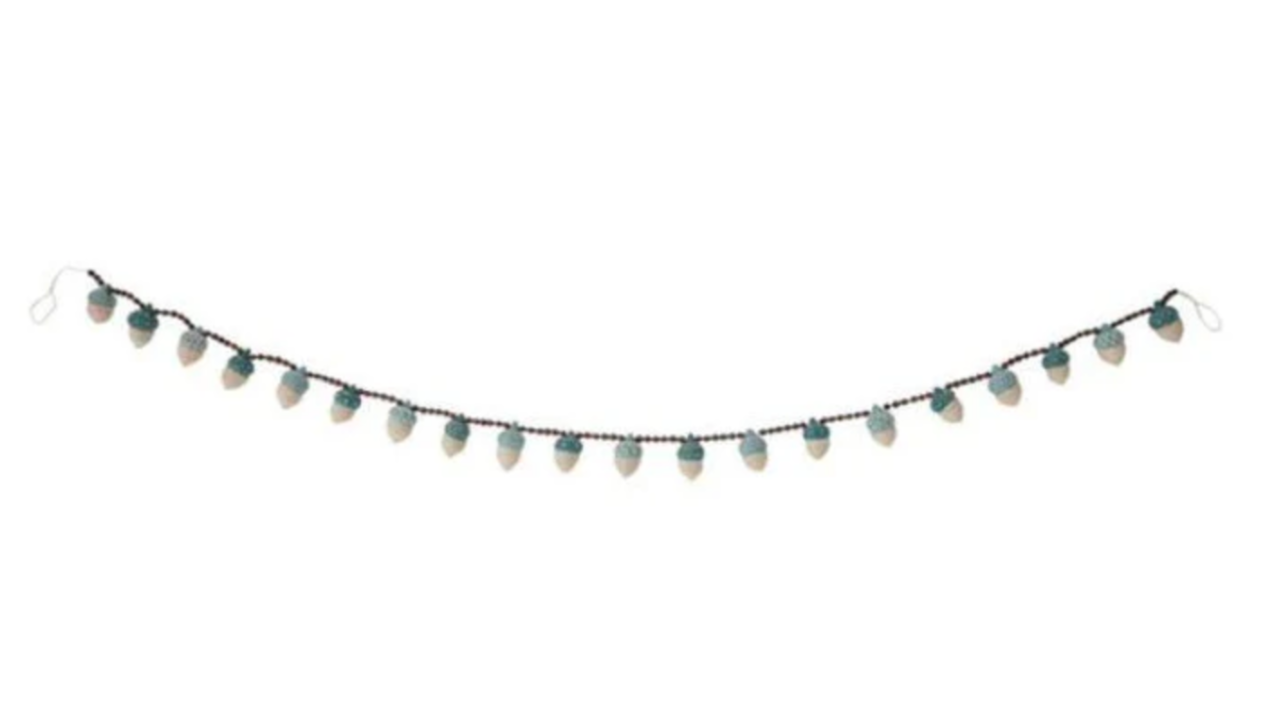Wool_Felt_Acorn_Garland